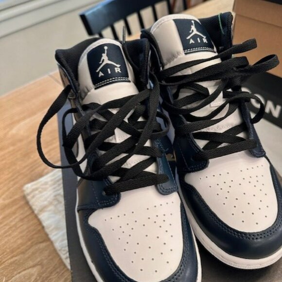 Jordan Mid Armory Navy/White-Black Size 7 Youth or 8.5 womens - Picture 3 of 3